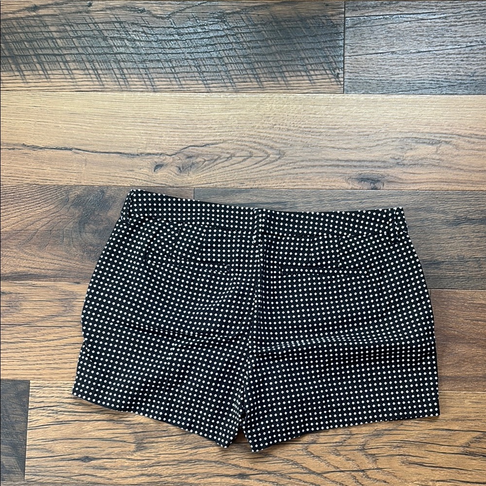 Old Navy Women's Black and White Patterned Shorts - Picture 3 of 3